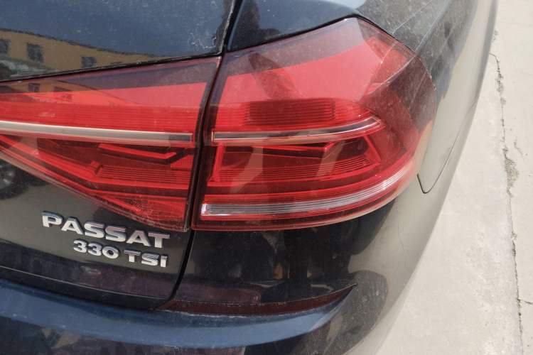 Used Volkswagen Passat 2016 330TSI DSG Luxury Edition Exterior 3