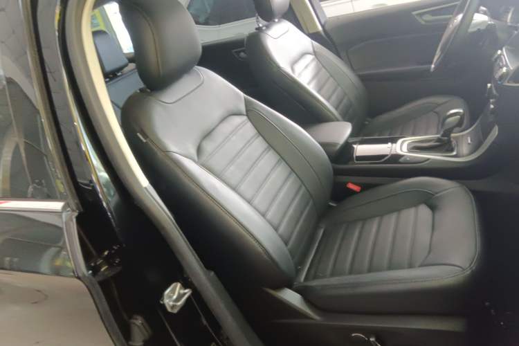 Used Ford Edge 2018 Facelifted EcoBoost 245 Two-Wheel-Drive Platinum Edition 5 Seats China V Emission Standard Right Front Seat