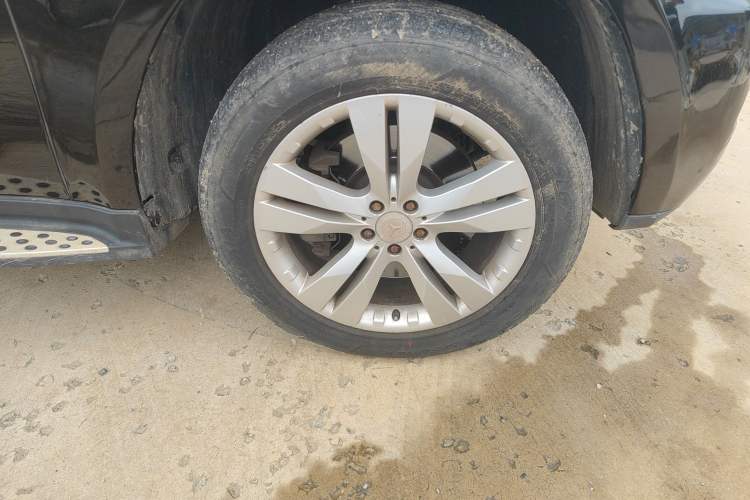 Used Mercedes-Benz GL-Class 2011 GL 450 Prestige Grand Edition Right Front Wheel Hub