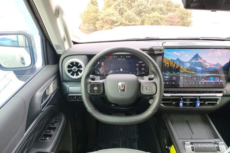 Used Tank 300 New Energy 2025 Hi4-T
