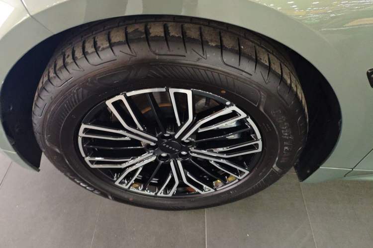 Used Zeekr 001 2024 WE Edition 100 kWh Rear-Drive Left Front Wheel Hub