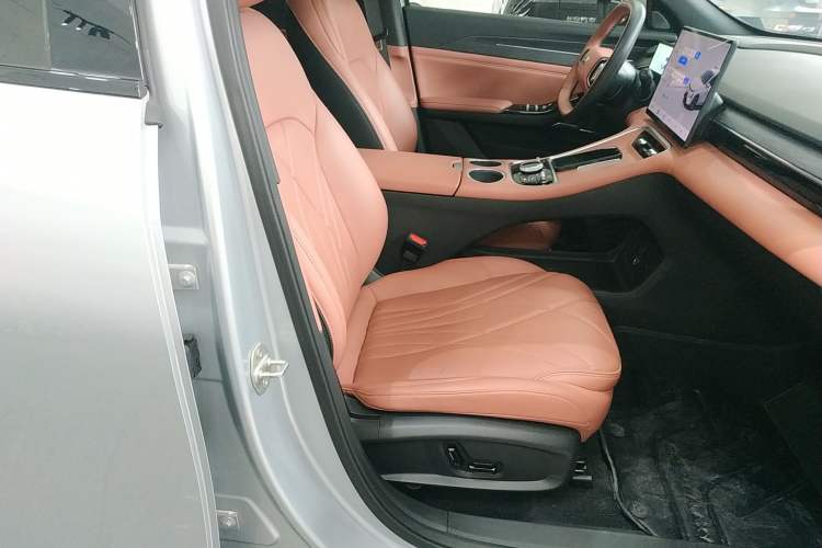 Used Geely Galaxy L6 2025 EM-i 140km Starship Edition
