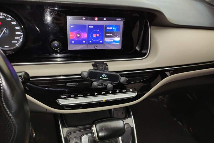 Used GAC Trumpchi M6 2021 270T DCT Elite Edition (7-seater) Audio And AC Panel