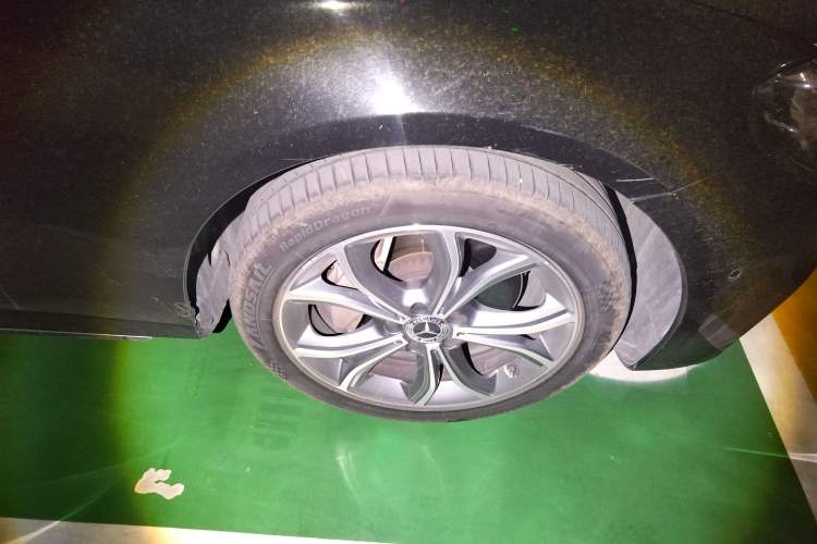 Used Mercedes-Benz E-Class 2020 Restyled E 300 L Sporty and Stylish Edition Right Front Wheel Hub