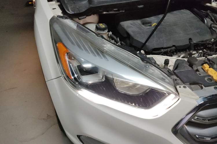 Used Ford Kuga 2017 EcoBoost 180 Two-Wheel-Drive Tiger Leap Model Right Front Headlight