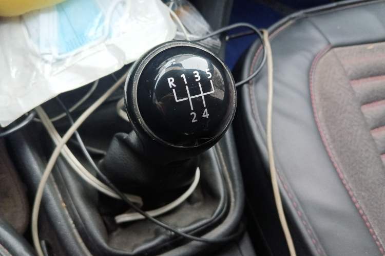 Used Volkswagen Santana 2015 1.6L Manual Comfort Edition Gear Lever