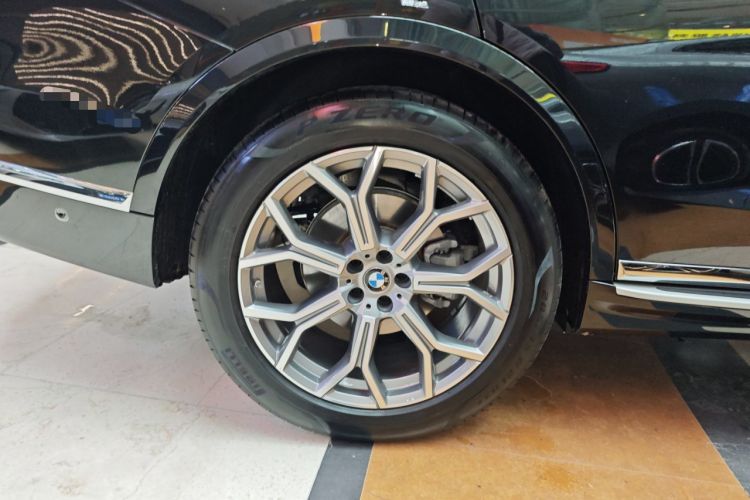 Used BMW X7 2023 xDrive40i Luxury Package with Leading Features