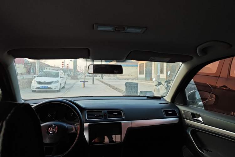 Used Volkswagen Lavida 2017 1.6L Manual Fashion Edition
