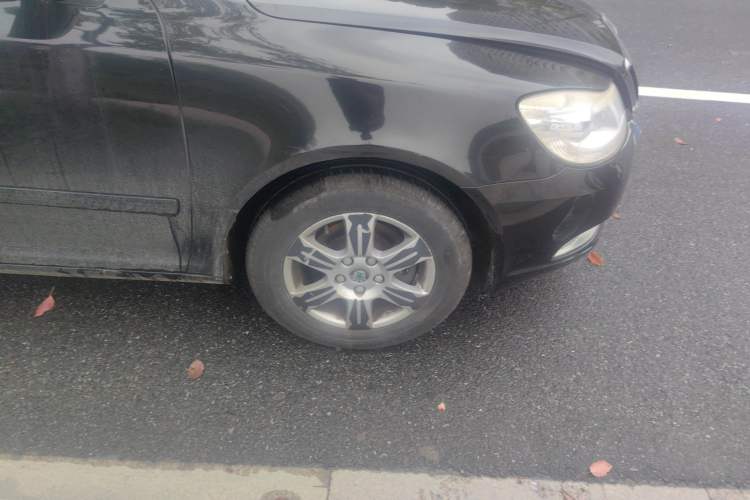 Used Skoda Octavia 2012 1.6L Manual Eado Edition Right Front Wheel Hub