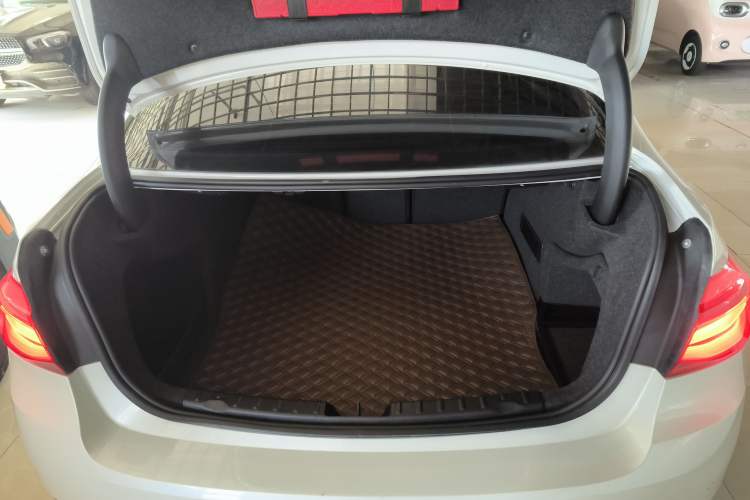 Used BMW 3 Series 2016 320Li Ambition Model
