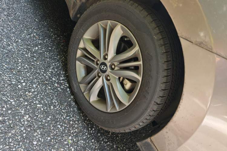 Used Hyundai ix35 2013 2.0L Automatic Two-Wheel Drive Smart GLS China IV Standard Right Front Wheel Hub