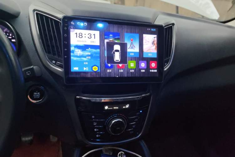 Used CHANGAN CS75 2014 2.0L Manual Leading Version China IV Standard
