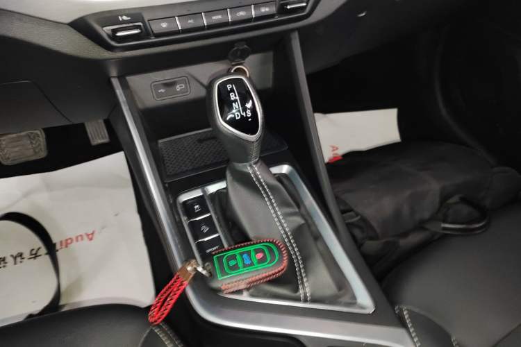 Used Geely Auto Vision X3 2020 1.5L CVT Elite Edition Gear Lever