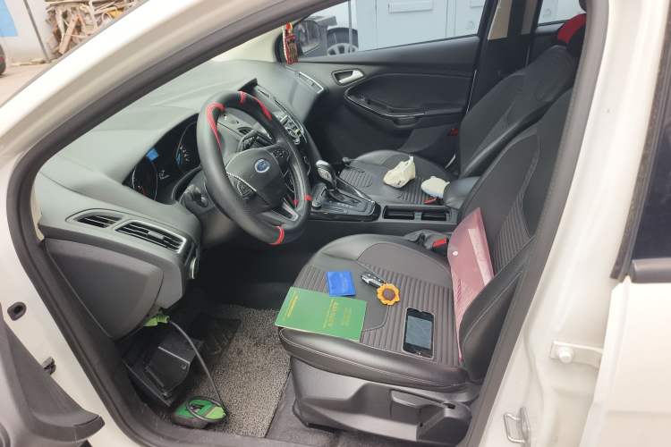 Used Ford Focus 2017 Hatchback 1.6L Automatic Fashion Edition Smart Drive Version
