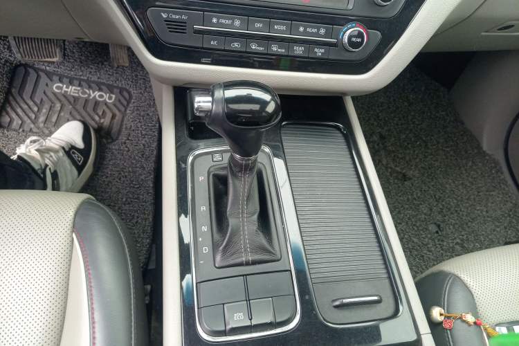 Used Kia Carnival 2015 2.2T Luxury Edition China IV Gear Lever