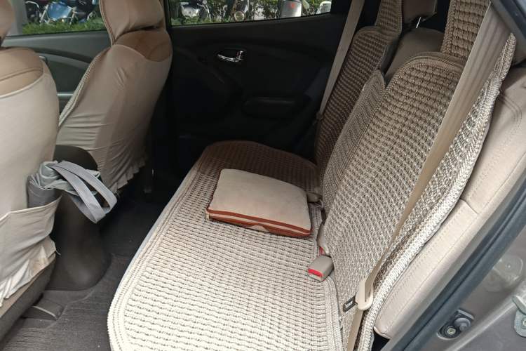 Used Hyundai ix35 2010 2.0L Automatic Two-Wheel Drive New Edition GL Left Rear Seat