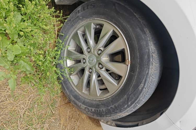 Used Hyundai Celesta 2018 1.6L Manual GL Enjoyment Edition China VI compliant Right Front Wheel Hub