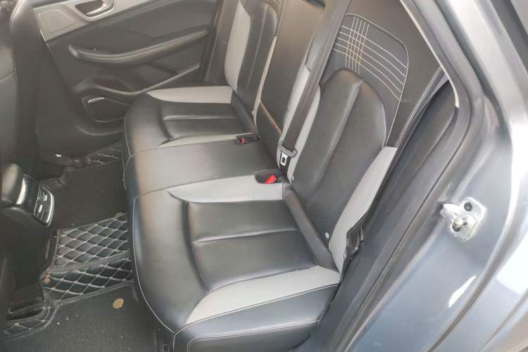 Used Roewe i6 MAX 2020 300TGI Automatic Cool & Stylish Skyroof Edition