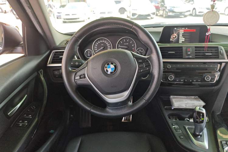 Used BMW 3 Series 2016 320Li Fashion Model Steering Wheel