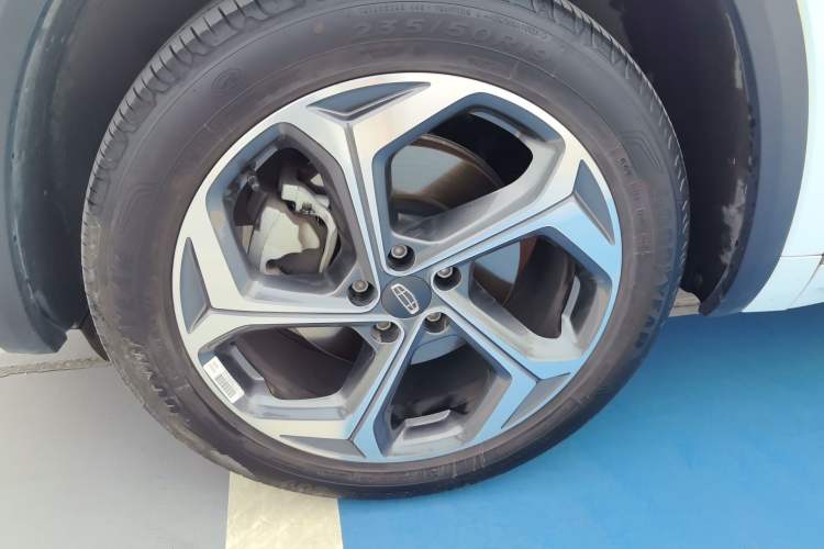 Used Geely Auto Monjaro L 2024 2.0TD High-Power Automatic Two-Wheel Drive Yunqi Version Left Front Wheel Hub