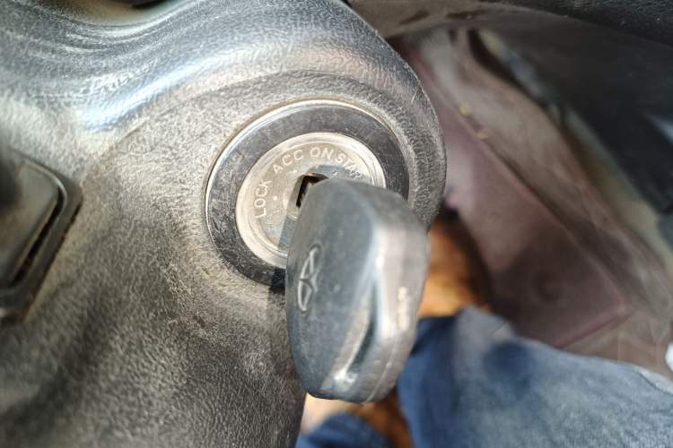 Used JAC Group Refine M2 2012 1.5L MT Comfort Sporty 7-Seater
