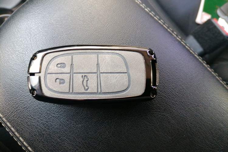 Used Jeep Cherokee 2017 2.0L Superior Edition Vehicle Key