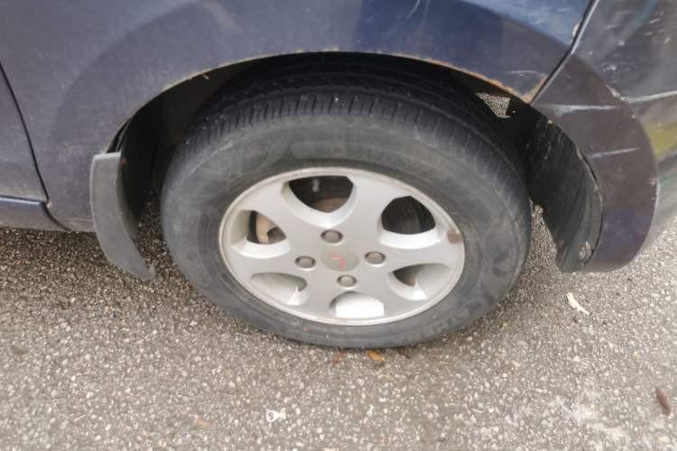 Used Wuling Hongguang 2010 1.2L Comfort Edition China IV Right Front Wheel Hub