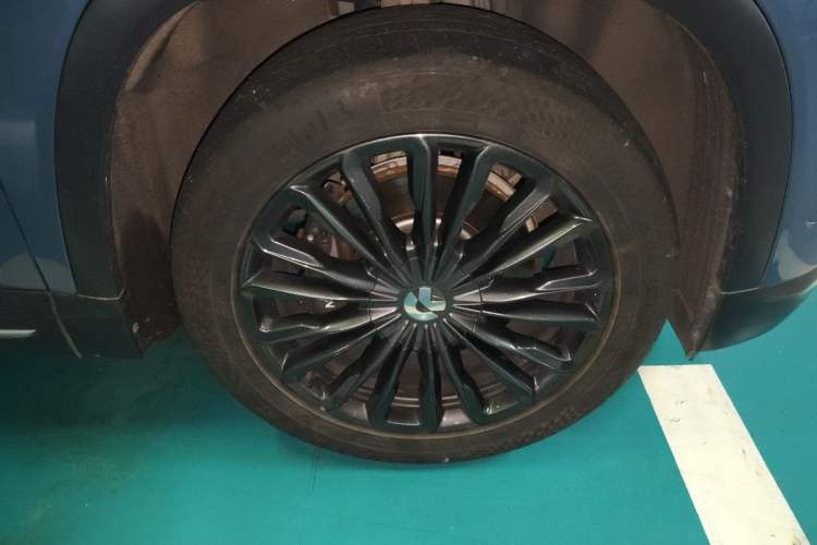 Used Nio ES8 2018 355 km Base Version 6-Seater Edition Right Front Wheel Hub