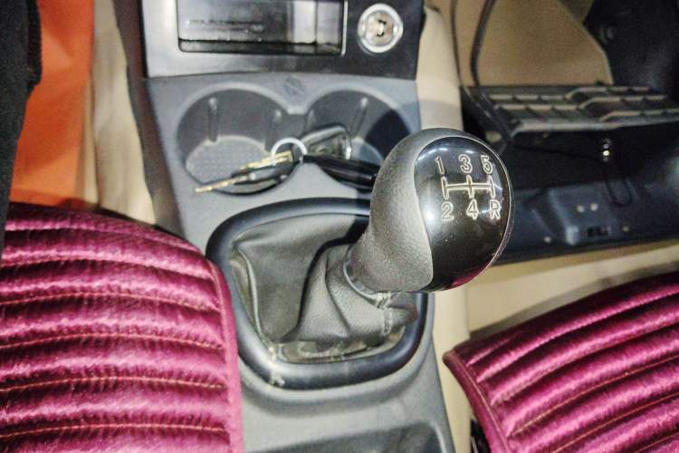 Used Dongfeng Fengon 330 2014 1.5L Manual Utility Version DK15 Gear Lever