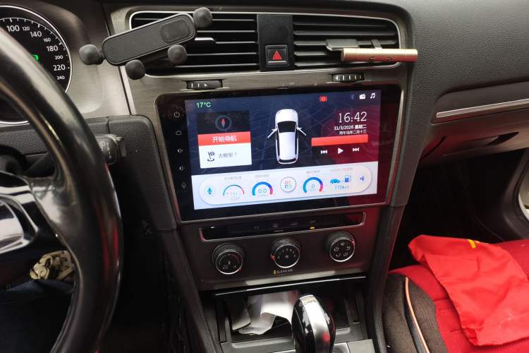 Used Volkswagen Golf 2016 230TSI Automatic Comfort Version Audio And AC Panel