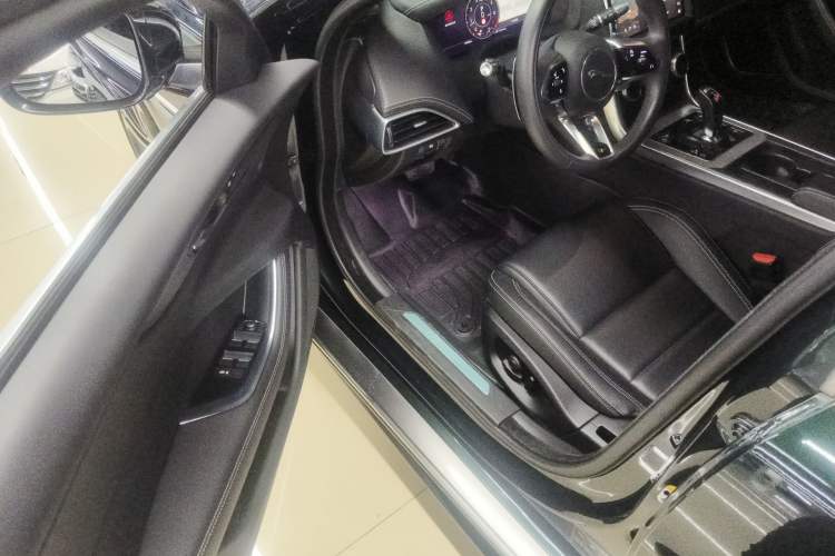 Used Jaguar XEL 2021 2.0T 250 PS R-DYNAMIC S Advanced Sport Edition Driver Seat