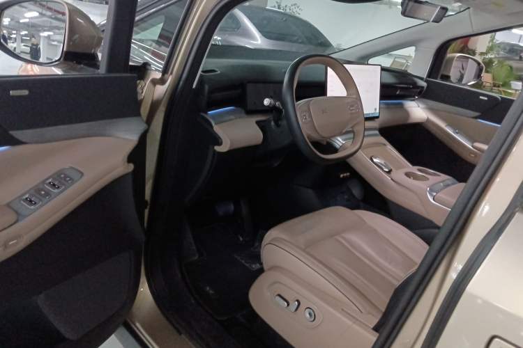 Used XPeng X9 2024 702 Ultra-Long Range Pro
