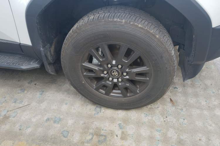 Used Toyota Prado 2025 2.4T All-Weather TX Version 5 Seats Right Front Wheel Hub