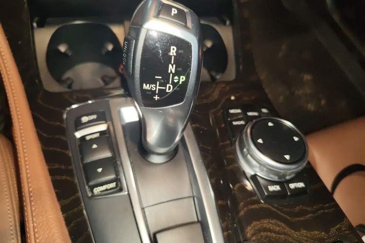 Used BMW 5 Series 2014 528Li Leading Model
