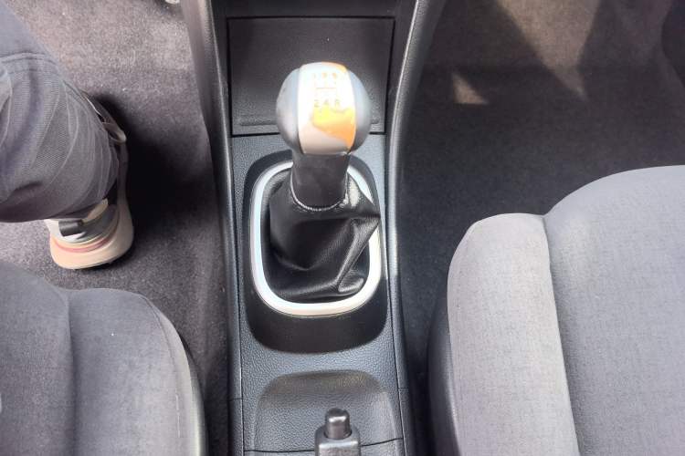 Used Nissan Sylphy 2018 Classic 1.6XE+ Manual Leading Edition Gear Lever