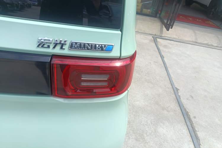 Used Wuling Hongguang MINIEV 2021 Macaron Sandwich Model 120 km Lithium Iron Phosphate Exterior 3