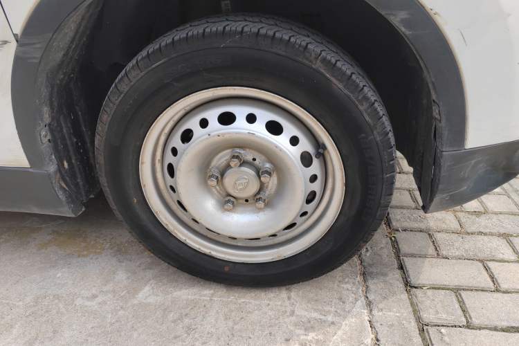 Used SAIC MAXUS EV30 2023 Pure-Electric Smart Logistics Expert with Long Wheelbase—Equipped with CATL Power Battery