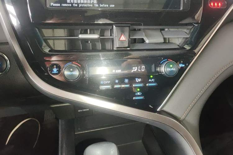 Used Toyota Camry 2023 2.0GVP Premier Edition Audio And AC Panel