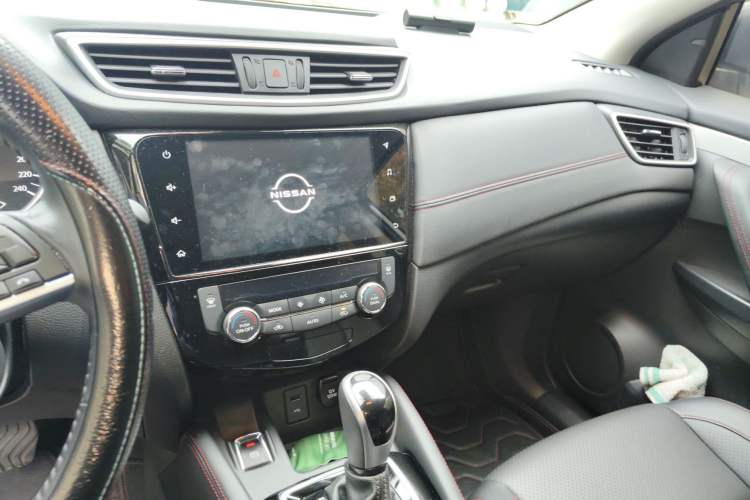 Used Nissan Qashqai 2022 2.0L CVT XV Premier Luxury Edition Audio And AC Panel