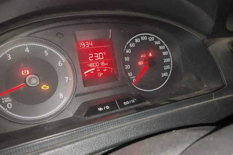 Used Volkswagen Santana 2016 1.6L Manual Fashion Edition Odometer Close Up