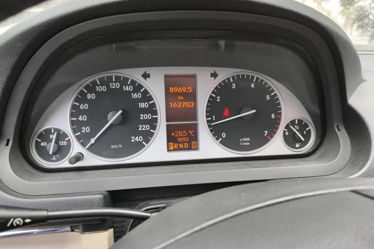 Used Mercedes-Benz B-Class 2009 B 200 Fashion Model Odometer Close Up