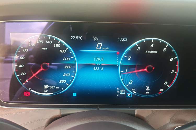 Used Mercedes-Benz E-Class 2021 Restyled E 300 L Luxury Edition Odometer Close Up