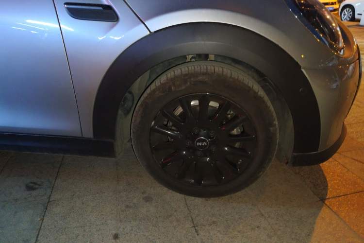 Used MINI 2023 1.5T ONE Right Front Wheel Hub