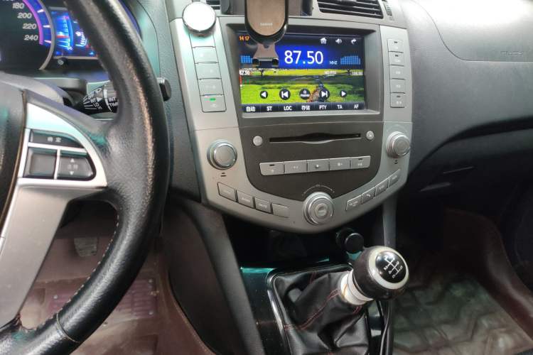 Used BYD S6 2014 1.5TI Manual Luxury 5-Seater Audio And AC Panel