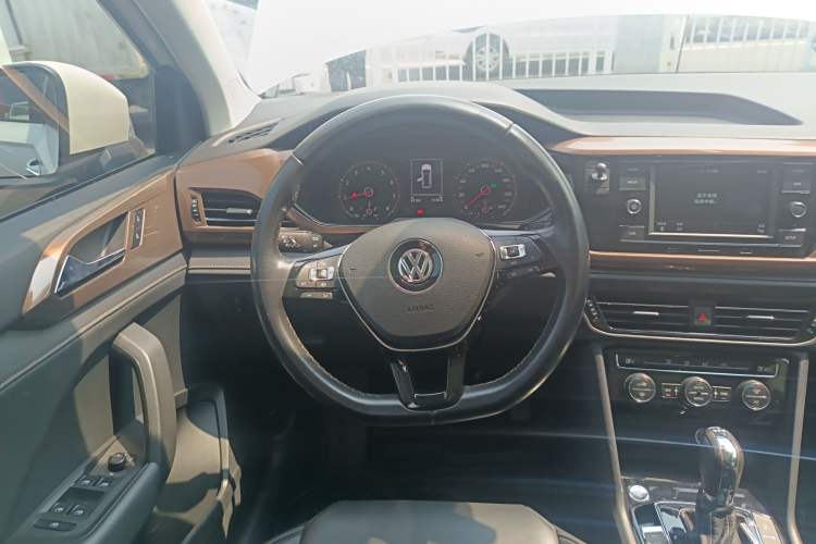 Used Volkswagen Tharu 2020 280TSI Two-Wheel Drive Comfort Edition China VI Standard Steering Wheel