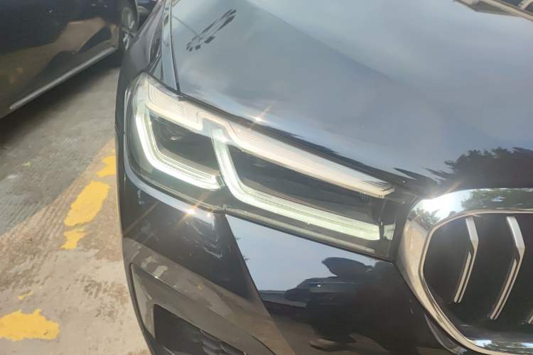 Used BMW 5 Series 2023 530Li Luxury Edition M Sport Package Right Front Headlight