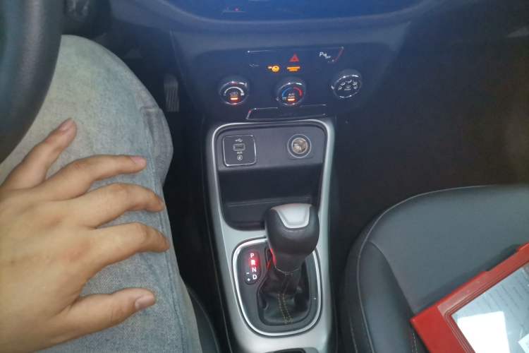 Used Jeep Compass 2017 200T Automatic Enjoyment Version Gear Lever