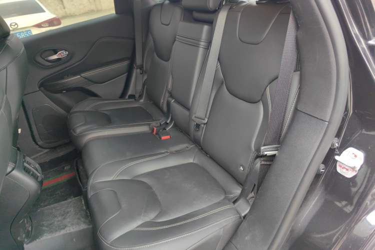 Used Jeep Cherokee 2017 2.0L Superior Edition
