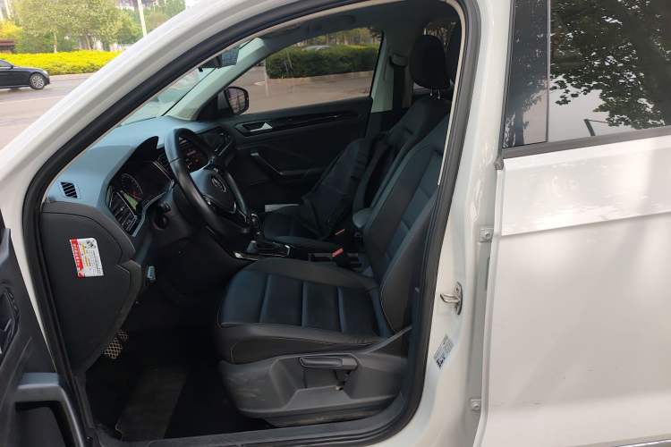 Used Volkswagen T-ROC 2019 280TSI DSG Two-Wheel Drive Comfort Version China VI Standard