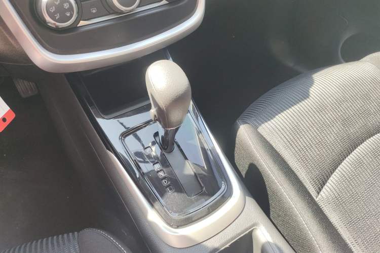 Used Nissan Tiida 2016 1.6L CVT Cool Dynamic Edition Gear Lever